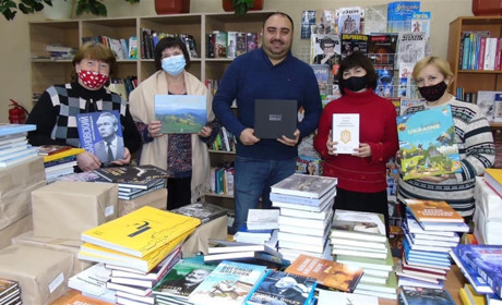 Сватівська бібліотека отримала 600 нових книг від громадської організації «Українська ініціатива»