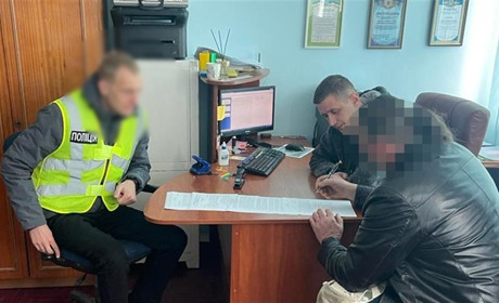 Двох жителів Кременеччини підозрюють в шахрайській схемі з гуманітарною допомогою