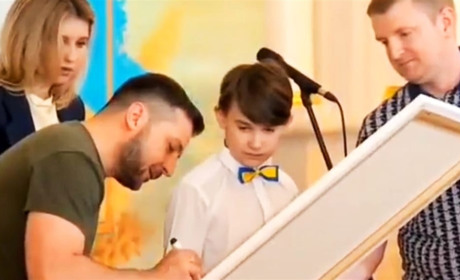 Картини Космо-Макса з Бердянська тепер можна придбати на офіційному сайті