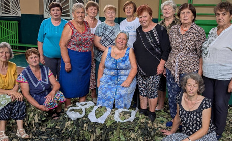 НА ПОТРЕБИ ФРОНТУ - ТИСЯЧНА СІТКА ВІД НОСІВСЬКИХ «ВЕРБІВСЬКИХ ПАВУЧКІВ»