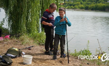 У Городку вперше провели дитячі змагання з риболовлі