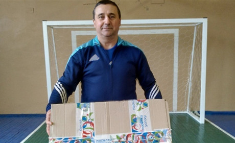«Посилку успіху» отримав вчитель фізичної культури Ніжинської ЗОШ № 17