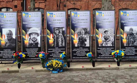 В день Св. Миколая та ЗСУ Алея Пам’яті поповнилась світлинами: Ордена посмерно отримали рідні Героїв