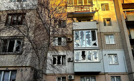 На Херсонщині армія рф завдала ударів по житловим будинкам, дитсадочку, школі та підприємству (ФОТО)