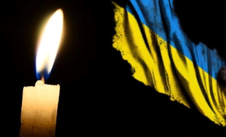 На щиті повернувся додому Герой: у Старокостянтинові попрощаються із захисником