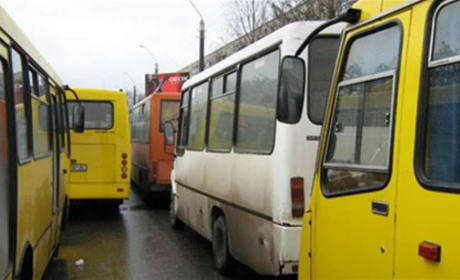 Якщо міняти, то на кого? Частина жителів громади незадоволена послугами місцевих перевізників