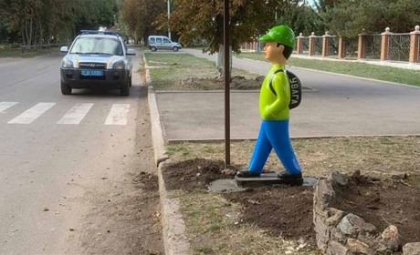 96 тисяч на «школярів на переході» — біля ліцеїв Берестина з’явилися дорожні фігури