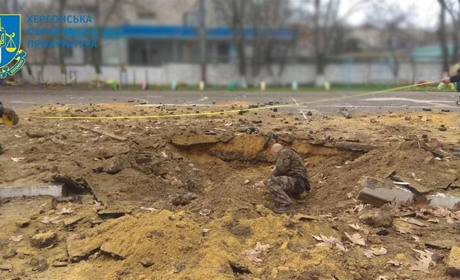 Окупанти з «Градів» вдарили по одній з херсонських гімназій, — прокуратура