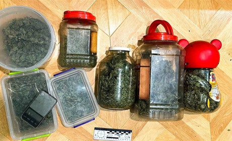 Зберігав для себе: у жителя Сарненського району вилучили понад кілограм марихуани