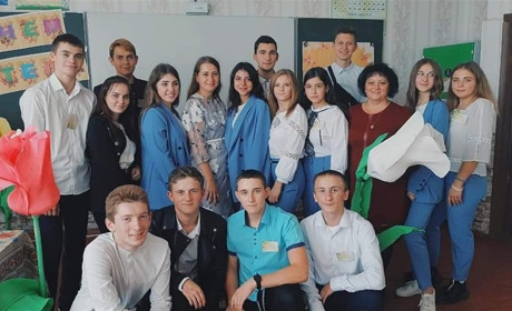 Як учні Дмитрівської школи заміняли педагогів на уроках 