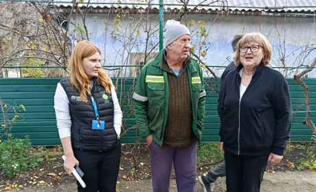 У Біляївці міжнародні партнери перевіряли відремонтовані після обстрілу будинки і житло ВПО