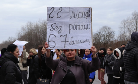 На Дрогобиччині сім’ї військових вийшли на мирний мітинг: просять здійснити ротацію