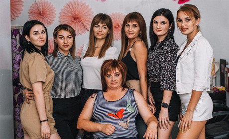 Змінити образ — легко! Як у салоні краси «Beauty Swan» допомагають сватівчанкам перевтілитися