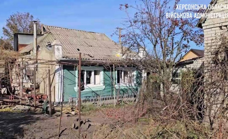 На Херсонщині російські окупанти атакували заклад освіти, магазин, житлові будинки