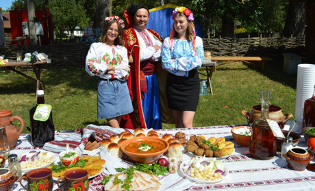 Понад 200 літрів борщу з’їли на першому переяславському борщ-батлі