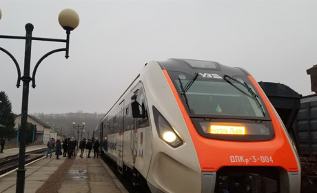 Нещодавно відмінений потяг Чернівці – Львів через Чортків повертається