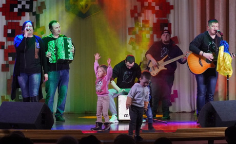 "НЕзламНІ": переяславські артисти піснями й танцями зібрали на ЗСУ більше 40 тисяч гривень