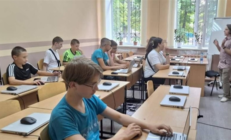 Шосткинська гімназія отримала комп'ютерне обладнання за підтримки Японії