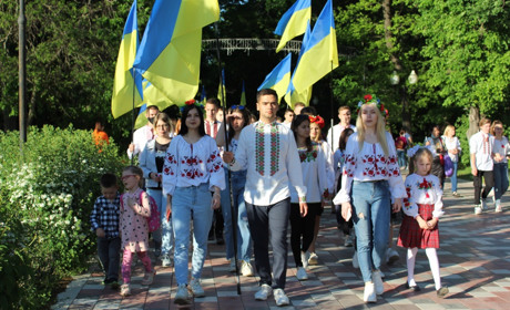Різнобарвне свято вишиванки