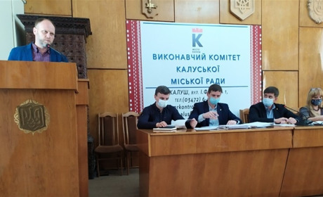 Як організувати сімейні молочні ферми у селах Калуської громади говорили на нараді із старостами
