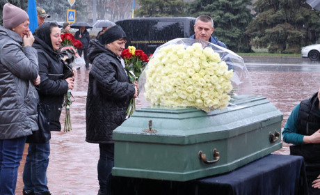 У Південноукраїнську попрощалися з воїном Олександром Тузом, який понад рік тому загинув на Курщині