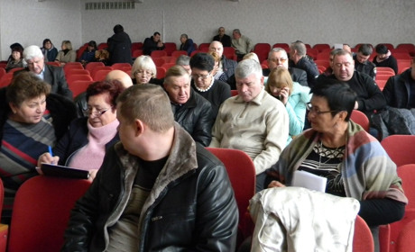 На сесії райради прийняли бюджет-2019 та спробували звільнити директора сватівської лікарні