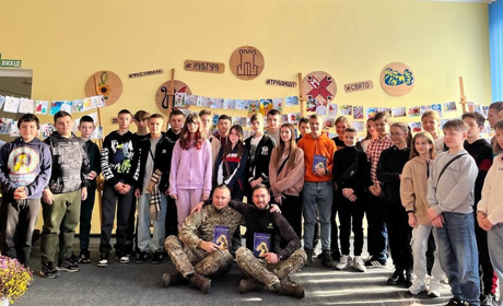 Написав книгу на фронті: Андрій Максимчук поділився зі старокостянтинівцями як став письменником