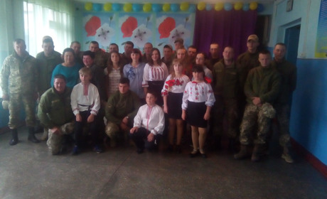 Воїни привезли школярам Новоолександрівки солодкі подарунки 