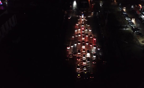 У Вараші водії створили новорічну ялинку з автомобілів