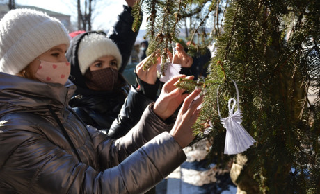 Як у Сватовому пройшли урочистості до Дня пам'яті Героїв Небесної Сотні — фоторепортаж