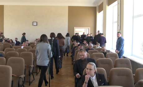 Депутати Шосткинської міської ради зірвали сесію, не поділивши землю