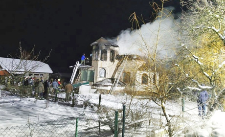 У селі Довговоля рятувальники гасили пожежу у будинку
