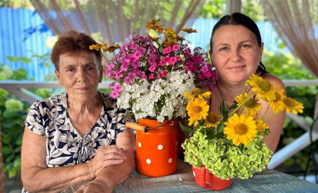 Царство двох Світлан з Біляївки: вони знають все про квіти і зберігають секрет сімейного щастя