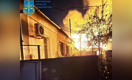 Вночі окупанти обстріляли Херсон з артилерії: постраждали двоє дітей та їх матір (ОНОВЛЕНО)
