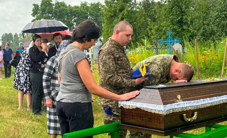 У Менській громаді попрощалися із Захисником України Віктором Жовтобрюхом