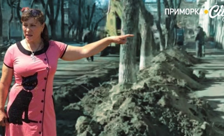 Жінка, схожа на зрадницю Валентину Мамай, скаржиться путіну на відмивання грошей Бердянську