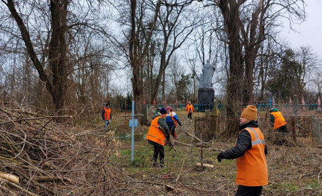 У Смілі відбулось прибирання на одному зі старовинних цвинтарів міста