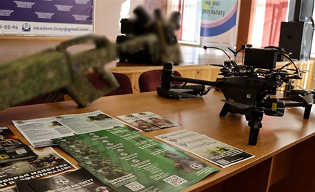 Незвичний урок: нетішинські нацгвардійці познайомили ліцеїстів з сучасними військовими технологіями