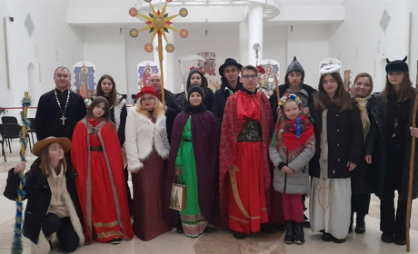 Греко-католицька громада Фастова назбирала кошти на генератор військовим за допомогою колядок