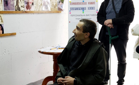 «Незламний дух. Портрети волі»: у Шостці презентували виставку ветерана Ігоря Пилипенка