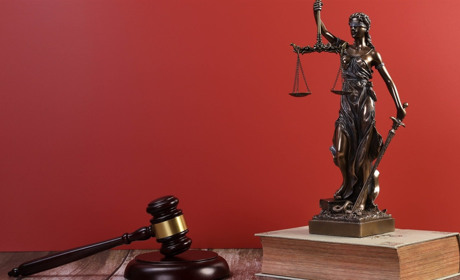 Звягелян запрошують висловити думку про місцевий суд