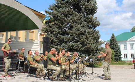 У Попаснянському районі з концертним туром «Марш незалежності» виступить військовий оркестр