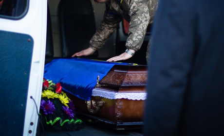 У Сарнах зустріли захисника, який загинув на війні