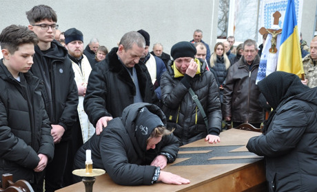 Під білою березою неподалік побратимів знайшов вічний спочинок 23-річний Герой з Чортківщини