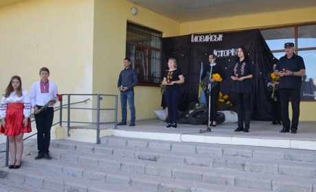 Перед показом фільму «Тіні Іловайську» у Сватовому вшанували пам’ять про загиблих захисників України