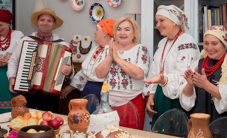 Ансамбль "Злагода" з Переяславщини заспівав із Оксаною Білозір та змусив артистку танцювати: ВІДЕО