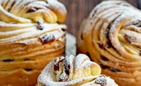 Готуємо сьогодні: ефектна паска крафін з ароматною начинкою