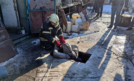 В Оріхові у вигрібній ямі знайшли тіло чоловіка