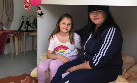 "Кімната хоч невеличка, але своя". Як сім'я з Торецька живе у модульному містечку у Львові