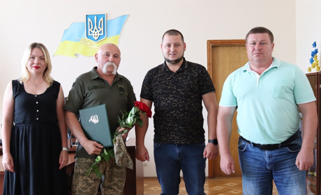 З фронту – до улюблених вихованців: у Жмеринці з ювілеєм привітали тренера з дзюдо Леоніда Чубка